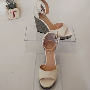 Vince camuto leather open tow wedge sandal size 5.5